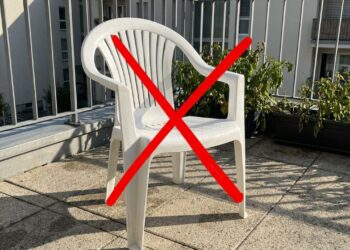 Adeus à cadeira de plástico branca comum que resseca no sol da varanda: a nova tendência é mais confortável e resistente com a poltrona rústica de corda náutica