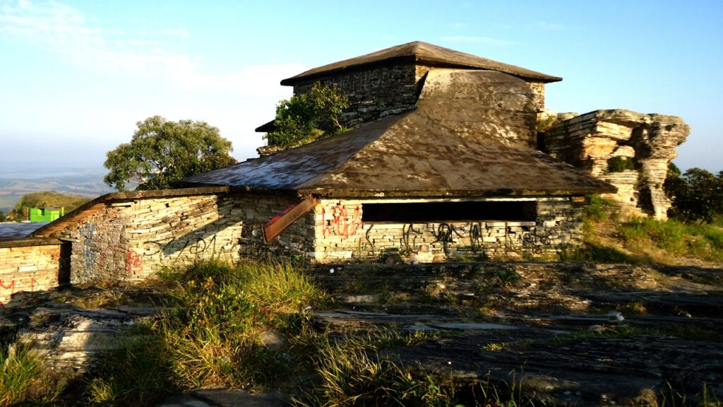 Casa_da_Piramide_Sao_Thome_das_Letras_Minas_Gerais-1024x576 Céu de Minas revela um dos sete pontos energéticos da Terra: estância serrana de clima puro oferece vistas inesquecíveis e sossego absoluto