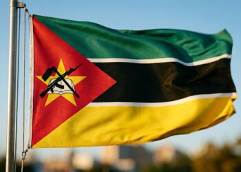 Por que a bandeira de Moçambique é a única do mundo com um fuzil moderno?