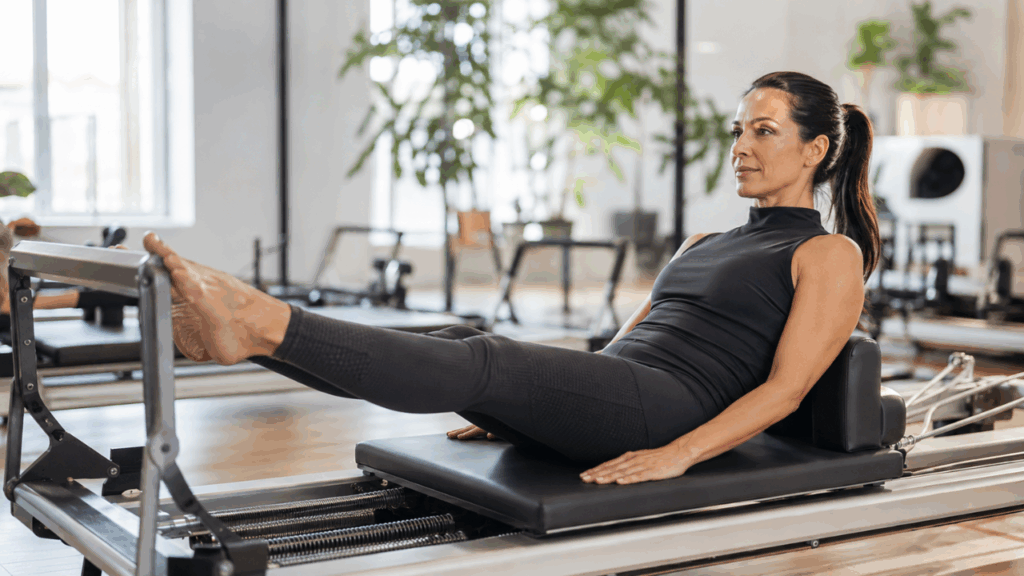 Depois dos 40, não procuramos rotinas que nos deixem exaustos, mas sim ganhar força e que o corpo funcione melhor, e o Pilates é uma boa opção