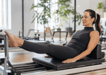 Depois dos 40, não procuramos rotinas que nos deixem exaustos, mas sim ganhar força e que o corpo funcione melhor, e o Pilates é uma boa opção