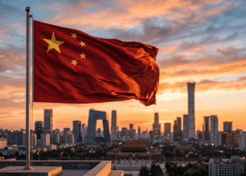 Por que a bandeira da China é vermelha com cinco estrelas amarelas, e qual o significado oculto por trás delas?