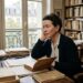 Beauvoir: "Mudar sua vida sem mudar sua visão de mundo é inútil" a filósofa que viveu o que pregou, recusou convenções sociais uma por uma e nos obrigou a perguntar quantas das nossas escolhas são realmente nossas