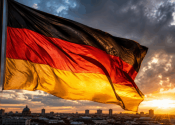 Por que a bandeira da Alemanha é preta, vermelha e dourada, e qual o significado histórico dessas cores que foram proibidas por regimes totalitários?