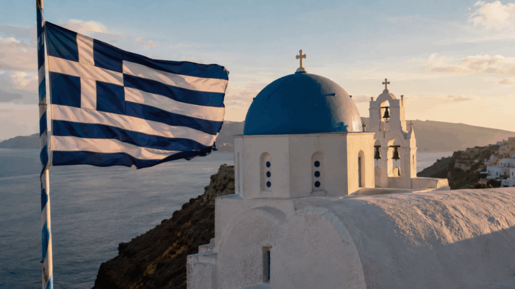 Por que a bandeira da Grécia é azul e branca com uma cruz, e como ela se relaciona com a identidade do país?