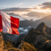 Por que a bandeira do Peru é vermelha e branca, e qual a lenda inca que teria inspirado essas cores escolhidas por um libertador?