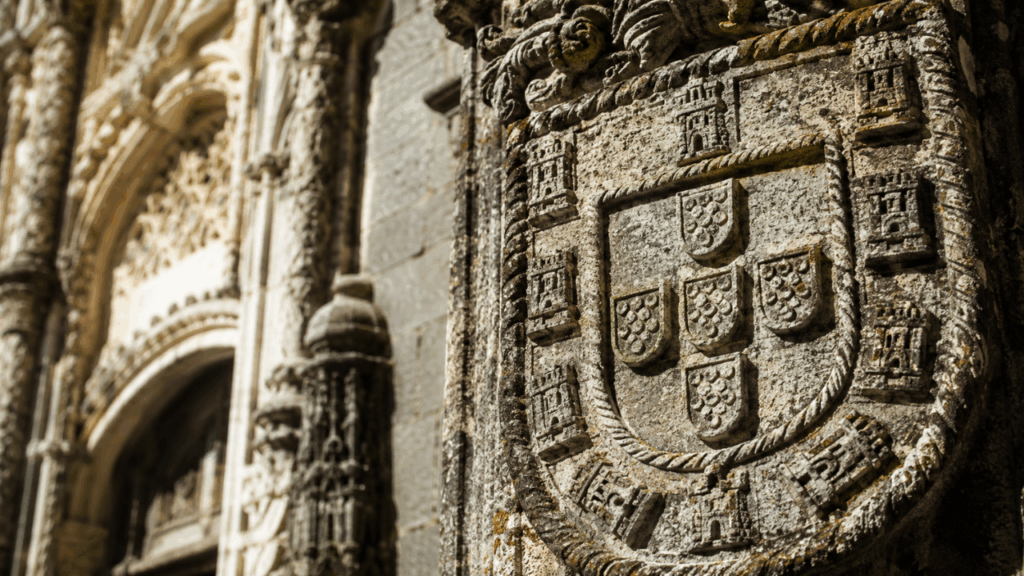Por que a bandeira de Portugal tem um escudo e uma esfera armilar, e o que esses símbolos revelam sobre séculos de navegação e conquista?