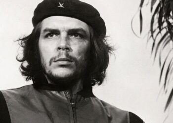 Che Guevara: "Sejamos realistas, tentemos o impossível" e o que essa frase revela sobre utopia e ação política