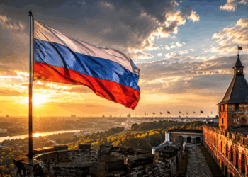 Por que a bandeira da Rússia é branca, azul e vermelha, e como ela influenciou dezenas de outros países?