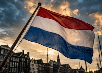 Por que a bandeira da Holanda tem vermelho, branco e azul, e qual a origem real dessas cores que poucos conhecem