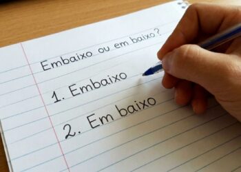 "Embaixo" ou "em baixo": qual a forma correta no português brasileiro?