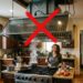 Adeus às coifas de teto barulhentas e enormes: a nova tendência é mais elegante e puxa o ar diretamente pelas lateral do cooktop
