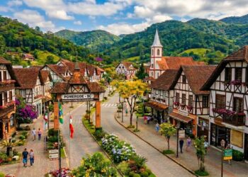 Ponto de encontro entre três línguas e tradições: destino que ostenta dois recordes mundiais guarda relíquias de arquitetura secular