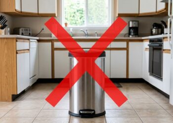 Adeus às lixeiras de pedal soltas no meio da cozinha: a tendência minimalista para renovar o espaço com lixeiras duplas embutidas nos armários