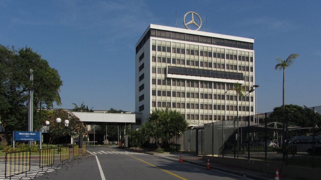 Mercedes-Benz_Brazil_Central_Office_2012-1024x576 A cidade que parou as máquinas em 1979 e mudou o Brasil hoje guarda o maior reservatório de São Paulo