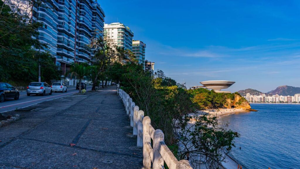 Niteroi-Rio-de-Janeiro_1782264665203-1024x576 Ponto de encontro entre tradição e design mundial: município que ostenta o maior conjunto de obras de Niemeyer fora da capital federal