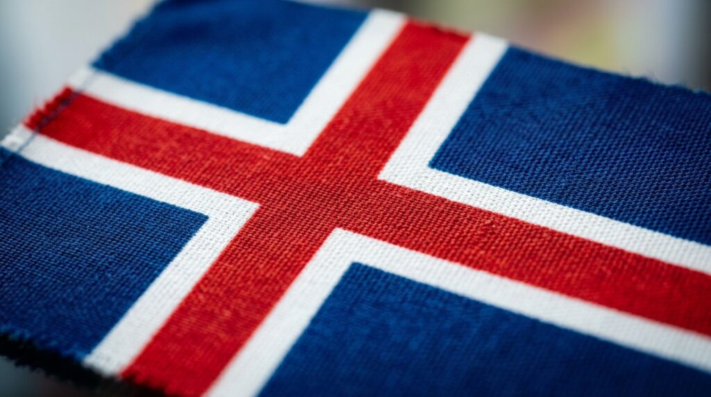 Por que a bandeira da Noruega tem azul, branco e vermelho, e qual a origem real dessa cruz nórdica que poucos conhecem?