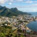 Sede da primeira Reserva Mundial de Surfe do país fica a 90 km de Florianópolis e abriga o maior parque natural de Santa Catarina