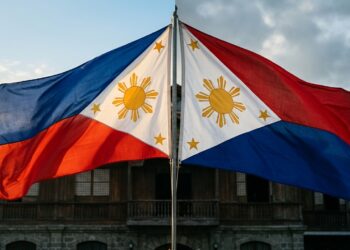A bandeira das Filipinas possui um significado que muda em tempos de guerra