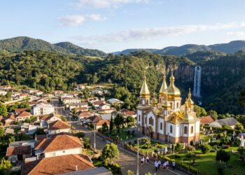 A pequena Ucrânia do Paraná tem mais de 100 cachoeiras gigantes e uma queda mais alta que um prédio de 60 andares