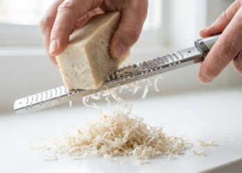 Colocar lascas de sabonete ralado dentro de saquinhos de organza na gaveta íntima: para que serve e por que você deve fazer isso para criar um sachê perfumado potente