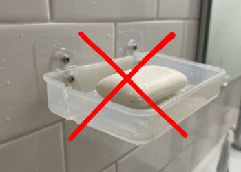 Adeus à saboneteira de plástico fixada na parede que quebra fácil: a nova tendência é mais bonita e proporciona espaço embutido com o nicho de porcelanato no box