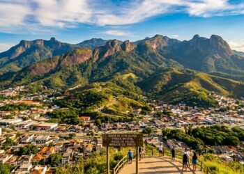 Um vulcão extinto há 40 milhões de anos e o aroma de laranja que batizou a cidade: a Capital da Baixada a 40 km do Rio