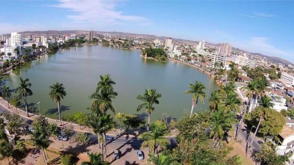 A cidade mineira batizada por sete lagoas guarda no subsolo colunas de pedra consideradas únicas no mundo