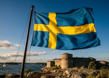 Bandeira da Suécia: os símbolos nórdicos que conectam monarquia medieval com potência moderna