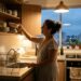 A psicologia afirma que pessoas que precisam limpar a cozinha antes de relaxar costumam apresentar estes padrões