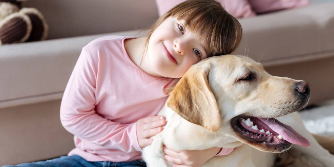 Mãe prepara surpresa especial e filha não consegue conter as lágrimas ao conhecer novo amigo