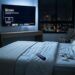 A psicologia explica por que algumas pessoas não conseguem dormir sem a TV ligada