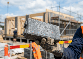 Nem tijolos, nem construção a seco: a invenção de 2026 que permite construir uma casa em cinco dias