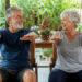 O exercício sentado que fortalece as pernas de idosos sem forçar os joelhos e pode ser feito em casa