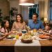 Um estudo revelou que crianças que fazem refeições com suas famílias desenvolvem uma vantagem fundamental na vida adulta