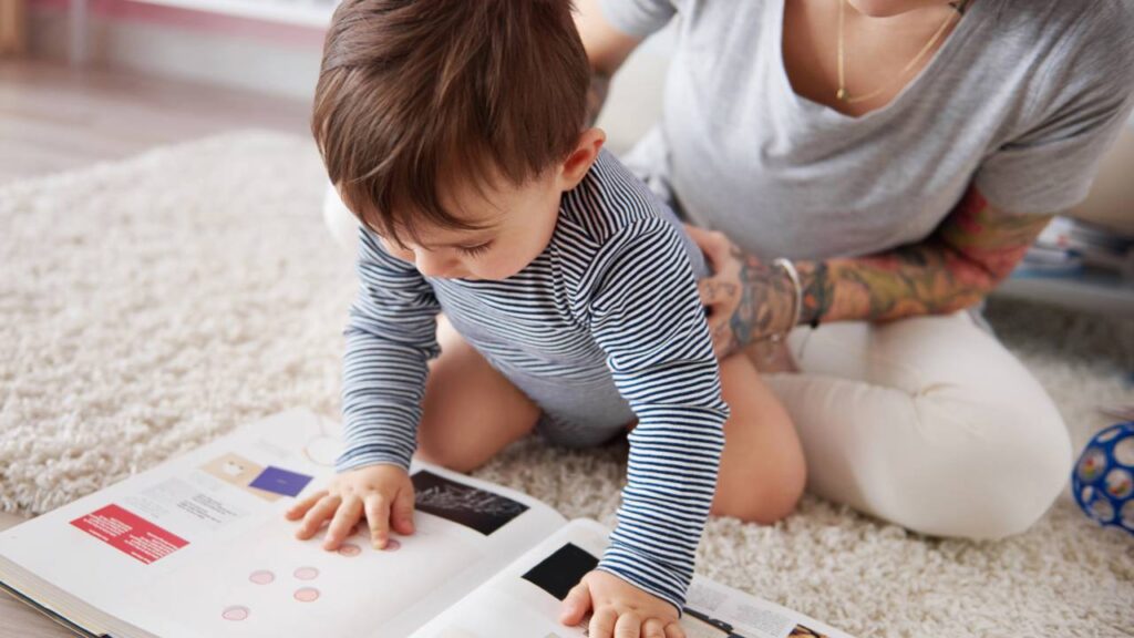 filho-cacula_1781882702791-1024x576 Ser o caçula da família pode deixar marcas invisíveis que continuam influenciando sua autoestima na vida adulta
