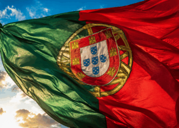 Por que a bandeira de Portugal tem verde e vermelho, e qual a origem real dessas cores que marcaram séculos de história