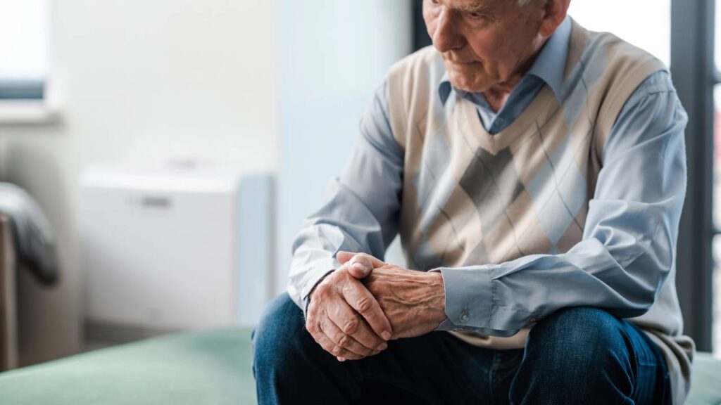 homem-solidao_1781814663374-1024x576 A maioria dos homens acima dos 60 anos enfrenta este problema silencioso, segundo estudos