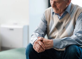 A maioria dos homens acima dos 60 anos enfrenta este problema silencioso, segundo estudos