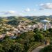 A cidade que virou famosa no mundo por um suposto ET em 1996 e hoje move bilhões com café no Sul de Minas
