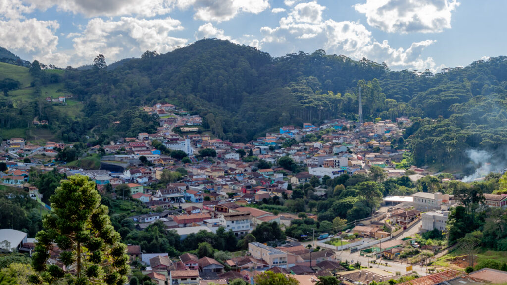 O vilarejo mineiro com inverno de até 7°C negativos entre Campos do Jordão e Monte Verde virou refúgio paulista
