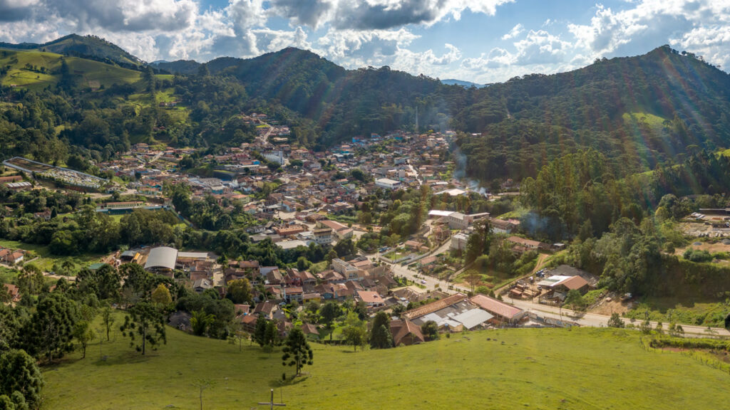O vilarejo mineiro com inverno de até 7°C negativos entre Campos do Jordão e Monte Verde virou refúgio paulista
