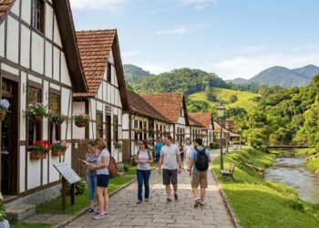 Cidade referência em segurança pública no país: passeio histórico com casas enxaimel e paisagens rurais preservadas garantem paz e cultura
