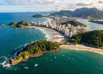 A Pérola do Atlântico tem 27 praias em 22 km de litoral e a única orla da América do Sul com 16 selos internacionais consecutivos