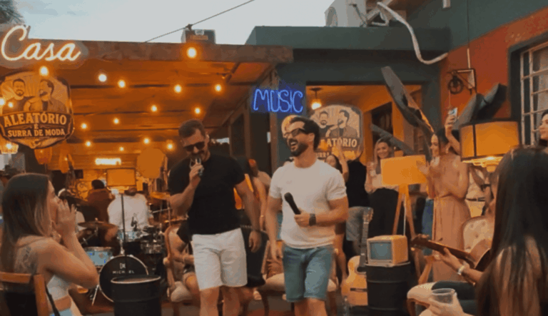 Maurício & Eduardo apostam na proximidade com o público em "Surra de Moda"