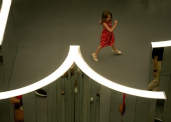 Casa Bradesco promove oficinas de criatividade para crianças inspiradas na exposição Sou o Outro do Outro
