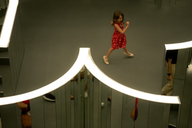 Casa Bradesco promove oficinas de criatividade para crianças inspiradas na exposição Sou o Outro do Outro