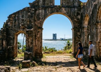 Ruínas seculares e uma moderna base de foguetes: o destino maranhense que une passado e futuro