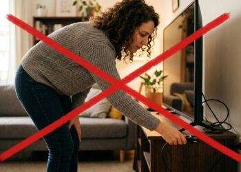 Quais aparelhos eletrônicos precisam ficar ligados: três dispositivos que sofrem danos ao serem desligados da tomada