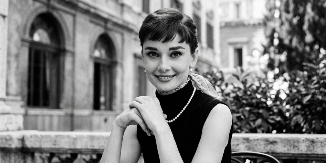 Frase do dia de Audrey Hepburn, atriz britânica e humanitária: "Ninguém pode fazer você sentir inferior sem a sua permissão"
